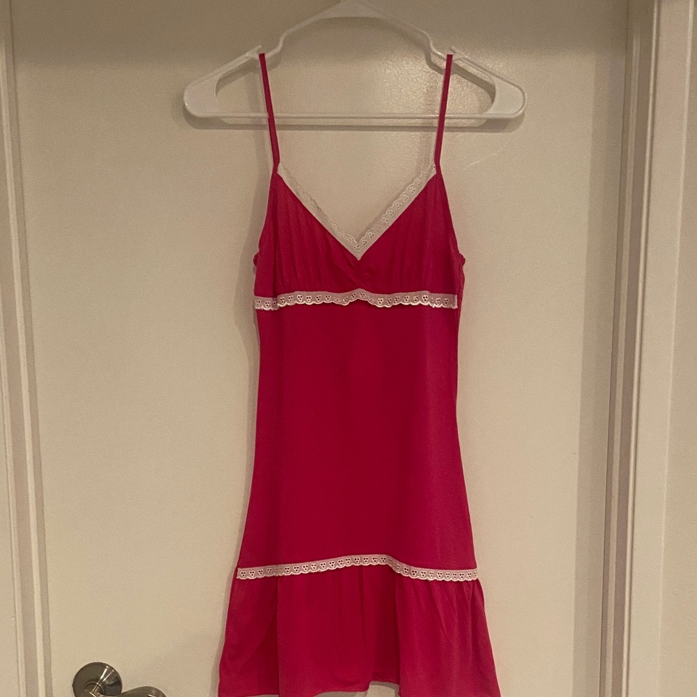 NEW Elegant Pink Lace Trim Nightgown